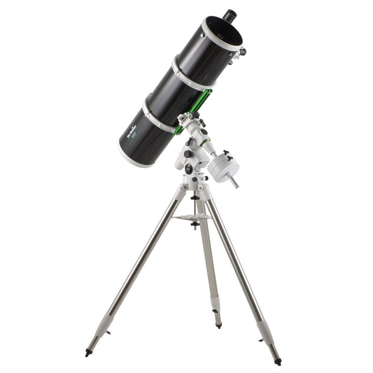 Telescópio Newton Sky-Watcher 200mm f/5 na montagem NEQ5 Pro GoTo