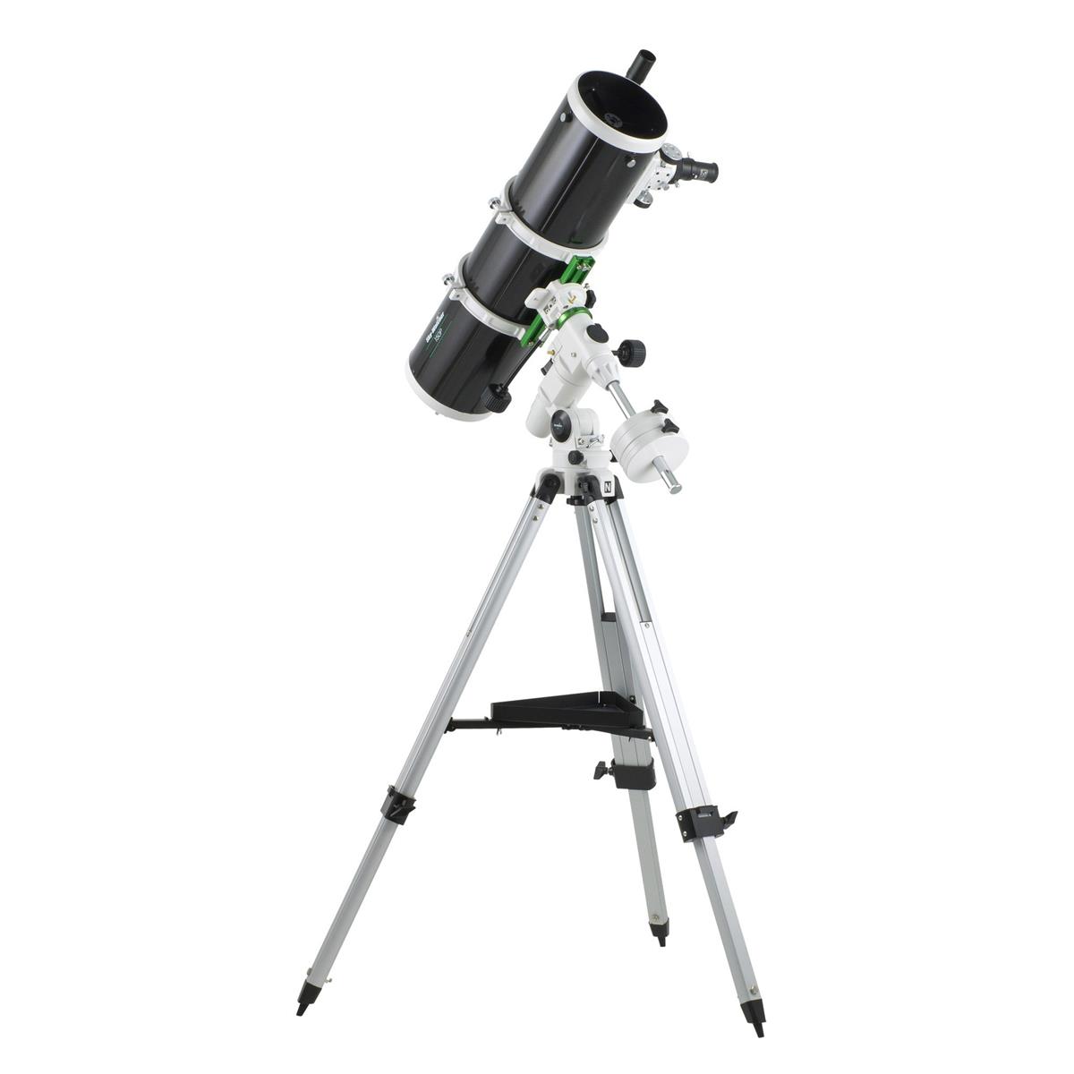 Newton Sky-Watcher 150P-teleskop på EQ3-2-fäste